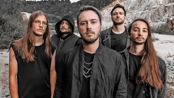  Zasedba  Hei’An predstavlja svoj najnovejši single What Do You 
Have to Save?, ki zaključuje prihajajoči album Kiss Our Ghosts 
Goodbye.      