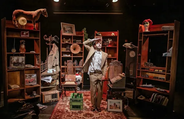 Francesco Borchi bo  Favole al telefono - Pravljice po telefonu, ki so 
v nedeljo prejele kar štiri nagrade, v soboto zaigral še v slovenski 
različici.  