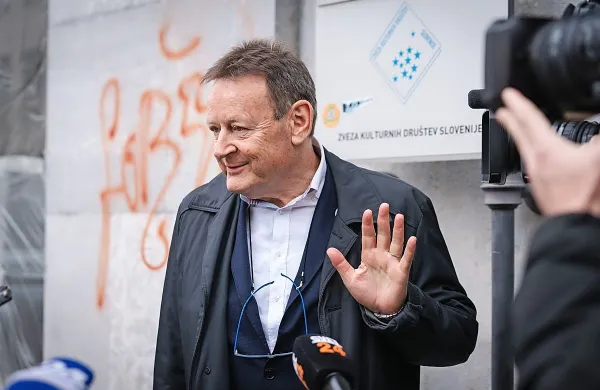 “Stanje je nevdržno,” je večkrat govoril predsednik sindikata Fides 
Damjan Polh. Svaril je pred množičnim odhodom zdravnikov v 
tujino, danes pa je jasno, da je šlo za prazne grožnje. 

