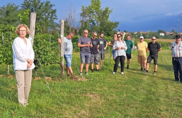 Dan odprtih vrat je privabil veliko vinogradnikov in vinarjev. 