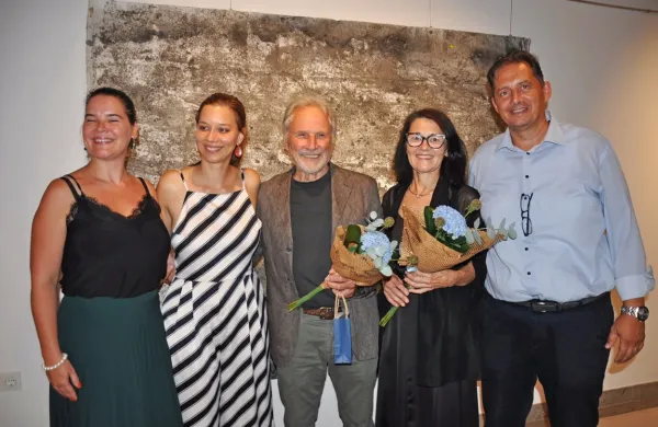 Z leve: direktorica Kosovelovega doma Katja Jordan, programska vodja Helena Čehovin Gerželj, Herman 
Gvardjančič,  Anamarija Stibilj Šajn in Andrej Sila.