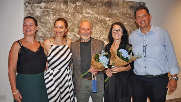 Z leve: direktorica Kosovelovega doma Katja Jordan, programska vodja Helena Čehovin Gerželj, Herman 
Gvardjančič,  Anamarija Stibilj Šajn in Andrej Sila.