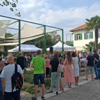 (FOTO) Na Trgu Evrope uradno odprli Super8 - prostor, ki bo povezoval lokalno gastronomijo, kulturo in umetnost