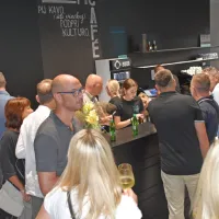 (FOTO) Na Trgu Evrope uradno odprli Super8 - prostor, ki bo povezoval lokalno gastronomijo, kulturo in umetnost