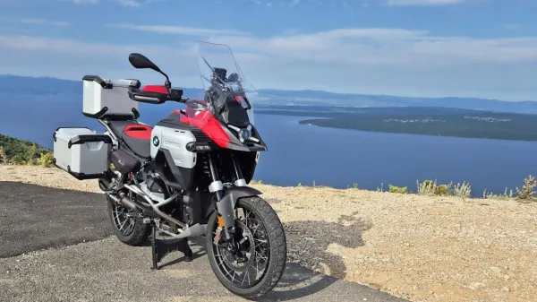  BMW R 1300 GS adventure je v Sloveniji že po nekaj mesecih 
prodaje prevzel prvo mesto med enduro motocikli.