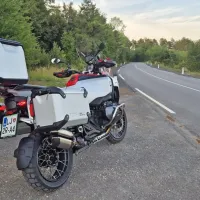 Za pogon skrbi zmogljiv bokserski dvovaljnik s 107 kilovati 
moči.