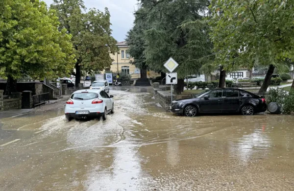   V Dekanih že dolgo ne pomnijo takšnih poplav. 