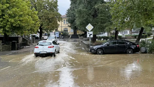   V Dekanih že dolgo ne pomnijo takšnih poplav. 