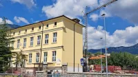 Sanacija strehe na podružnični šoli v Lokavcu se bo zavlekla v 
september. 