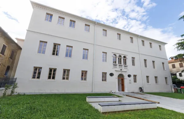  Uradno otvoritev obnovljenega Collegia dei Nobili, 11. septembra, 
bosta s svojo prisotnostjo počastila predsednica države Nataša 
Pirc Musar ter njen italijanski kolega Sergio Mattarella.