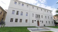  Uradno otvoritev obnovljenega Collegia dei Nobili, 11. septembra, 
bosta s svojo prisotnostjo počastila predsednica države Nataša 
Pirc Musar ter njen italijanski kolega Sergio Mattarella.