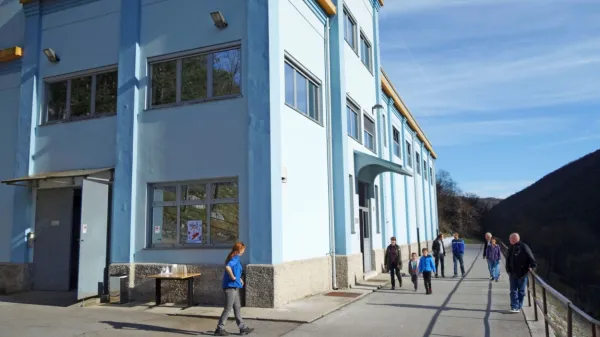Neporabljen denar bi lahko bil namenjen za nadgradnjo vodovodnega sistema Mrzlek. Na fotografiji je vodarna.