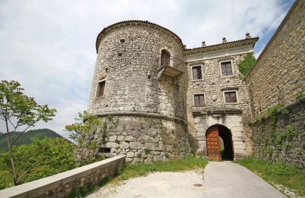 Gradi Rihemberk bo danes zvečer nudil edinstveno izkušnjo 
druženja ob zvokih netopirjev in narave.