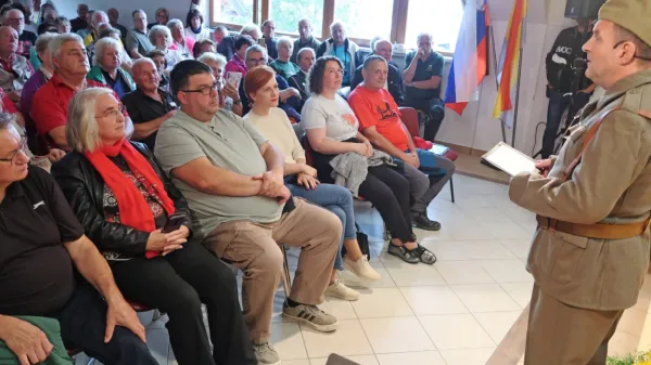 Govorniki - Ljubica Jelušič, Tomaž Vencelj, Asta Vrečko in Damjana 
Bončina (od leve) - so poudarili vrednote NOB in nujnost boja proti 
razpadajočemu svetu na čelu z genocidom.