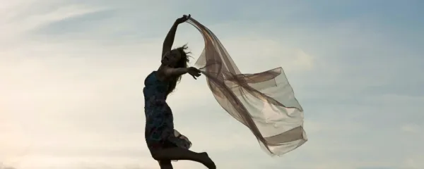 Z januarjem 2025 bodo začeli tudi s projektom NeuroDance, v 
okviru katerega bodo razvili poseben plesni program, prilagojen 
potrebam oseb s Parkinsonovo boleznijo in drugimi nevrodegenerativnimi motnjami.