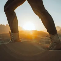 Manca Peskar je  v svoje raziskave, kjer preučuje, zakaj imajo 
bolniki s Parkinsonovo boleznijo težave pri gibanju in kako se s 
tem spopadajo, vpeljala sedenje, ohranjanje ravnotežja in najbolj 
vsakodnevno gibalno aktivnost - hojo.

