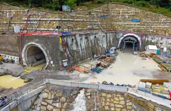 Drugi tir: neurje začasno celo ustavilo dela na nekaterih gradbiščih