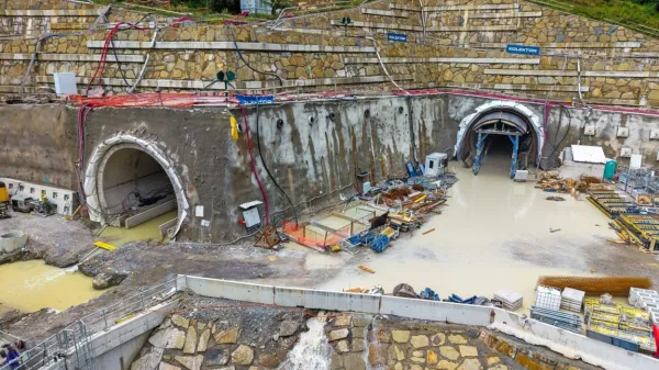 Drugi tir: neurje začasno celo ustavilo dela na nekaterih gradbiščih