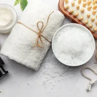 Razstrupljevalne kopeli so sproščujoče in zdravilne, saj iz telesa 
odvajajo toksine, ki se kopičijo v mešičkih pod kožo in pripomorejo k nastajanju celulita.