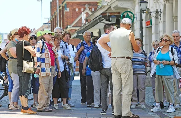 V Sloveniji je že več kot 650 tisoč upokojencev, v tem velikem 
bazenu volivcev želijo zato zajemati vse politične stranke.