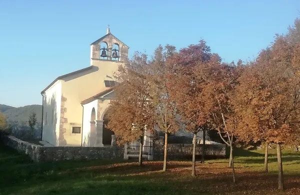 Hrpeljsko-kozinska županja Saša Likavec Svetelšek ocenjuje, da 
imajo v njihovi občini tudi veliko možnosti za razvoj sakralnega 
turizma (na fotografiji je cerkvica sv. Jurija pod Artvižami).