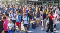 V  šolskem ministrstvu   menijo, da bodo nekateri posodobljeni zakoni delno pripomogli k  reševanju kadrovske stiske v šolah.



