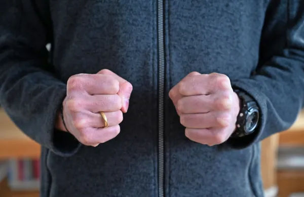 Ljubljančan,  ki mu  tožilstvo  očita tudi poskus  uboja,  trdi, da  je  ravnal  v  afektu  in  pod  vplivom  alkohola.  