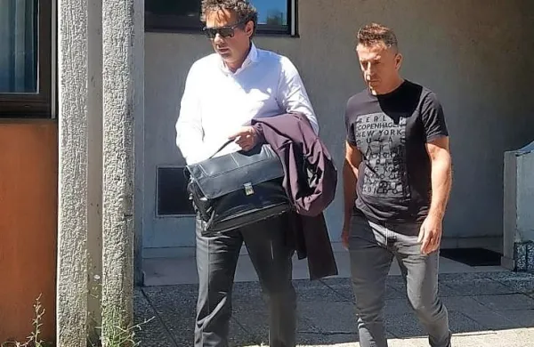 Aleš  Čepin  (levo na  fotografiji njegov  odvetnik Marko  Zamanom)  je  
tako  kot  soobtoženi na sodišču  zanikal  očitke  tožilstva. 