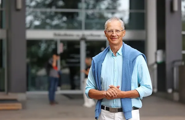 “Prebilič bi lahko bil pomočnik pri tem, da leva sredina spet sestavi
vlado. Mirno pa se lahko zgodi tudi, da pobere 3,9 odstotka in levi
sredini naredi veliko škodo,” meni Igor Lukšič.