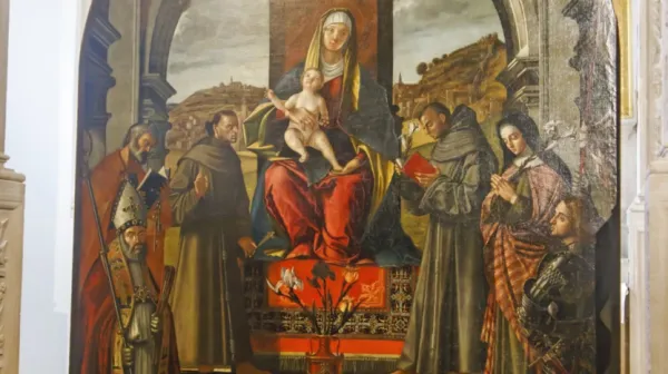 (FOTO) Vijake za sliko Marije z detetom so pred 85 leti skrbno shranili