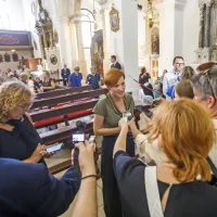 (FOTO) Vijake za sliko Marije z detetom so pred 85 leti skrbno shranili