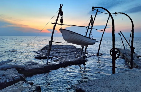 Kljub temu, da se konec tedna obeta jasno vreme, se temperatura 
ne bo približala 30 stopinjam Celzija. Marsikdo se bo kljub temu   
odpravil na morje (na fotografiji je Savudrija na Hrvaškem).