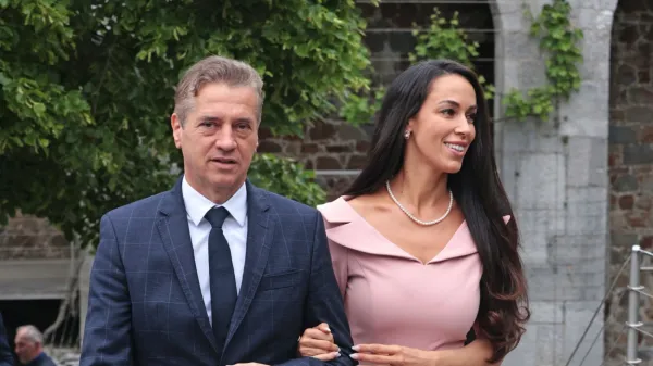 Robert Golob in Tina Gaber bosta jutri v Strunjana dahnila usodni 
da.