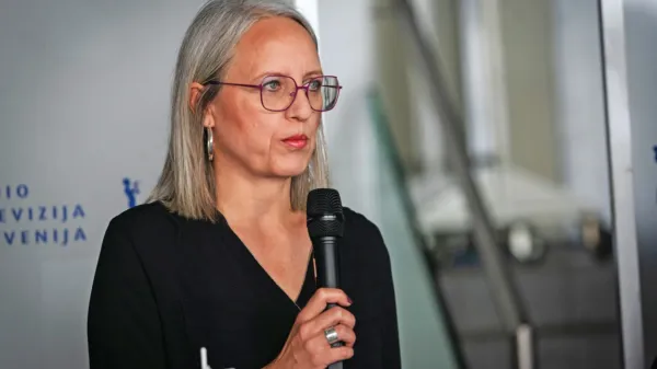 Na avgustovski seji sveta RTVS je Ksenija Horvat povedala, da 
razvedrilni program to jesen ne bo pripravljal šova, ki bi služil kot 
nacionalni izbor za Evrovizijo.