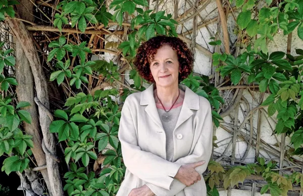 “Primorski prostor mi je v veselje. V njem vedno najdem kaj 
domačega, prepoznavam konflikte, mentaliteto, ki mi je blizu. 
Imam celo občutek, da imamo podoben humor,” pravi Maja 
Haderlap.