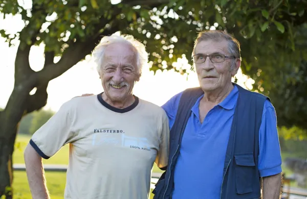 Očeta Vilenice, pesnik in nekdanji predsednik Društva slovenskih 
pisateljev Veno Taufer (1933-1923) in Aleksander Peršolja