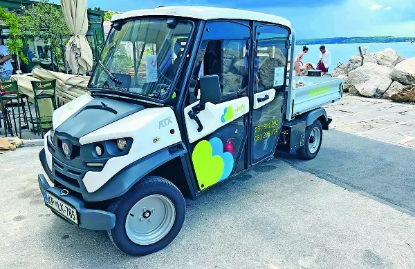   Šestim električnim vozilom dostavkom (na fotografiji)  se bodo 
oktobra na piranskih cestah in ulicah pridružile še štiri nove 
kurjerce.  