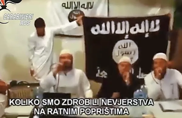 Prizor iz posnetka, ki so ga delili tržaški karabinjerji 