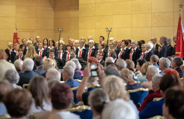 V Portorožu so se tradicionalno srečali nekdanji interniranci (FOTO)