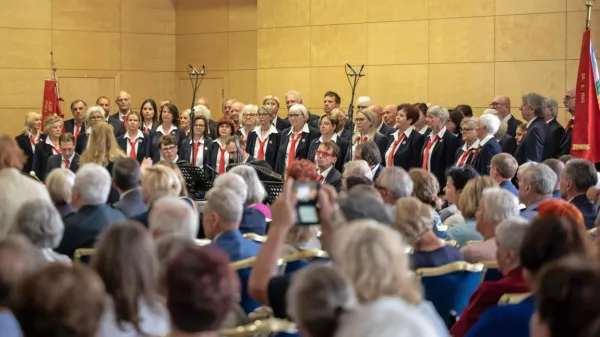 V Portorožu so se tradicionalno srečali nekdanji interniranci (FOTO)