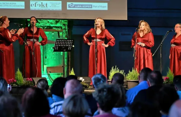 Pesem klap je zvenela v koprski Taverni