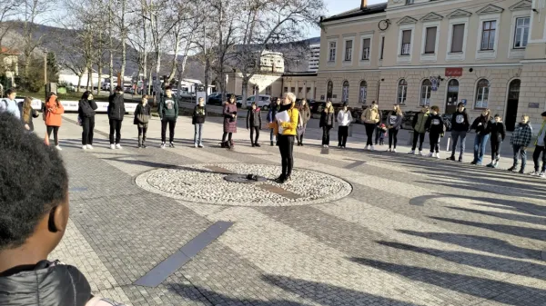 Srečanje učenk in učencev v okviru projekta Contatti na Trgu 
Evropa 2023. 