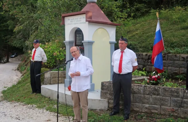 Potem ko je župnik Matej Kobal blagoslovil obnovljeno Mariji in 
padlim Jagrščanom med NOB posvečeno kapelo,  je svetogorski 
Pater Bogdan Knavs izpostavil njen spravni pomen.