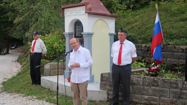 Potem ko je župnik Matej Kobal blagoslovil obnovljeno Mariji in 
padlim Jagrščanom med NOB posvečeno kapelo,  je svetogorski 
Pater Bogdan Knavs izpostavil njen spravni pomen.