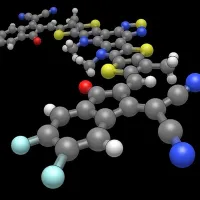 Nekatere organske molekule so zelo kompleksne. Kot primer je na sliki  prikazana 
organska molekula, ki v organskih sončnih celicah igra vlogo prenosa fotovzbujenih 
elektronov. Barve atomov: temno siva - ogljik, svetlo siva - vodik, rumena - žveplo, 
rdeča - kisik, modra - dušik, svetlo modra - fluor.Foto: Egon Pavlica