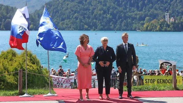 Politični vrh bi moral pokazati več zrelosti in odgovornosti, ko gre 
za imenovanja na pomembne položaje.