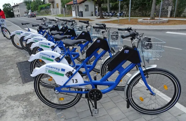 Na kraških cestah je iz leta v leto več kolesarjev.