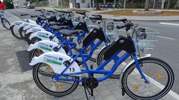 Na kraških cestah je iz leta v leto več kolesarjev.