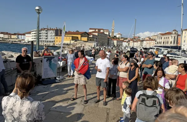 Ob prihodu v Piran so  domačini in podporniki Niku Milharčiču in 
Gregorju  pripravili toplo dobrodošlico.