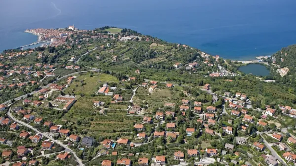 Prostorski načrt za območje na Belem Križu nad Portorožem je 
občinski svet prvič sprejel leta 2018.